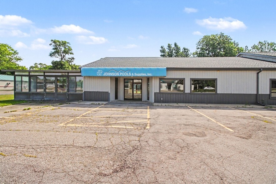 More Photos Of 6017 W Pierson Rd, Flushing Freestanding For Sale