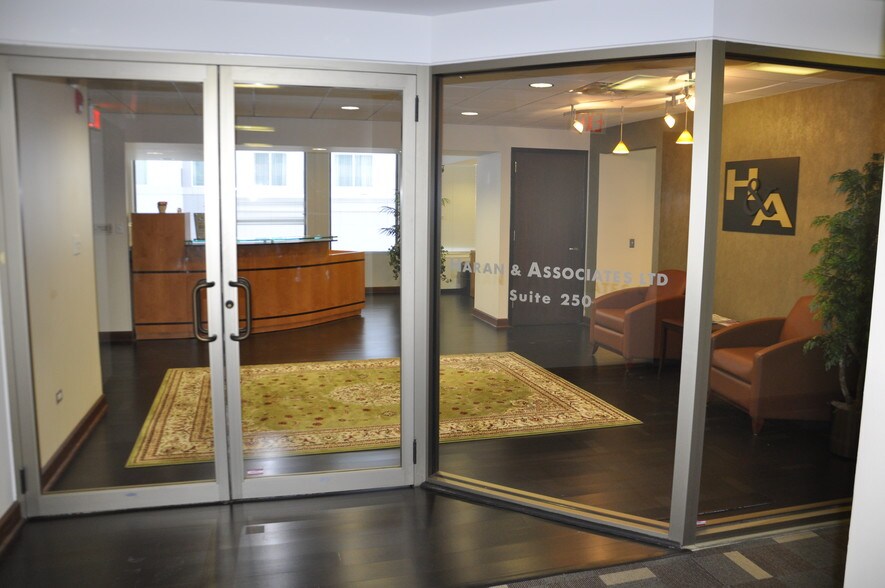 More Photos Of 3201 Old Glenview Rd, Wilmette Office For Lease