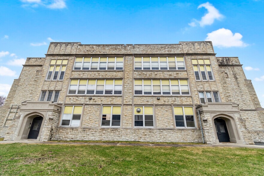 More Photos Of 100 McDonough St, Joliet Schools For Sale