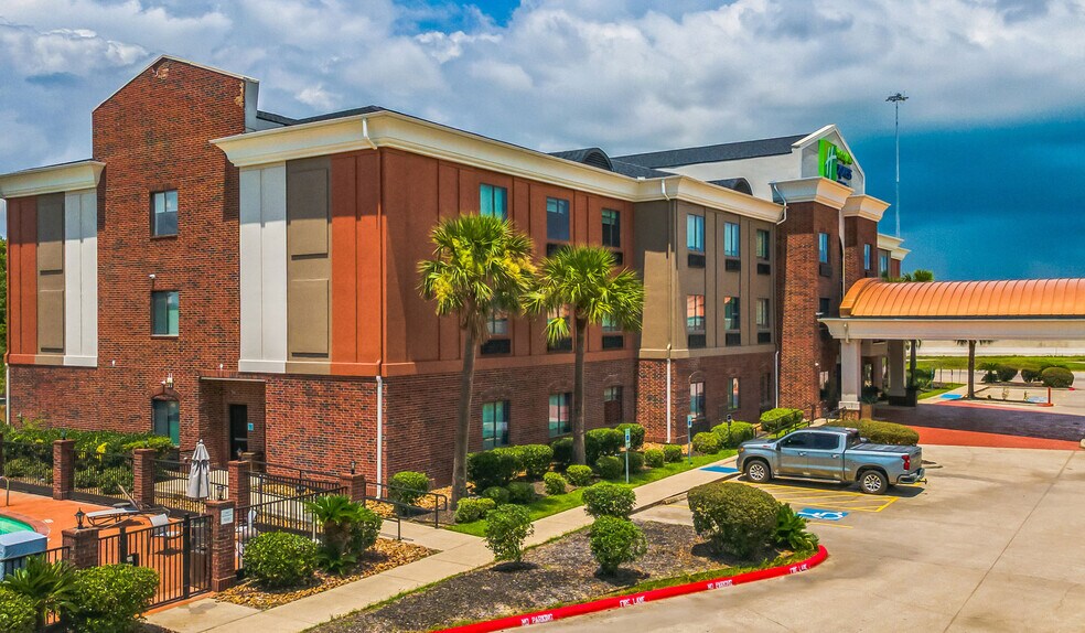 More Photos Of 46300 Interstate 10, Winnie Hotel For Sale