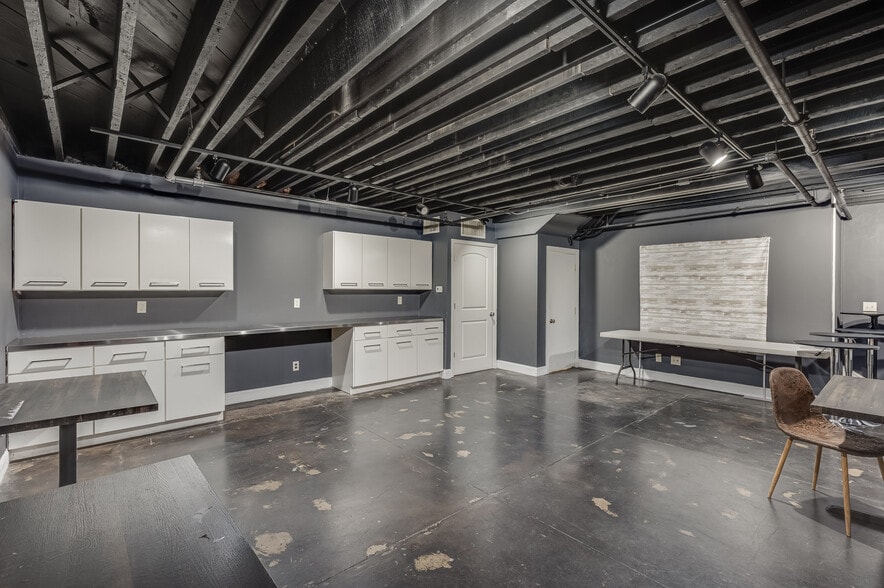 More Photos Of 1463 Market St, Chattanooga Storefront Retail Office For Lease