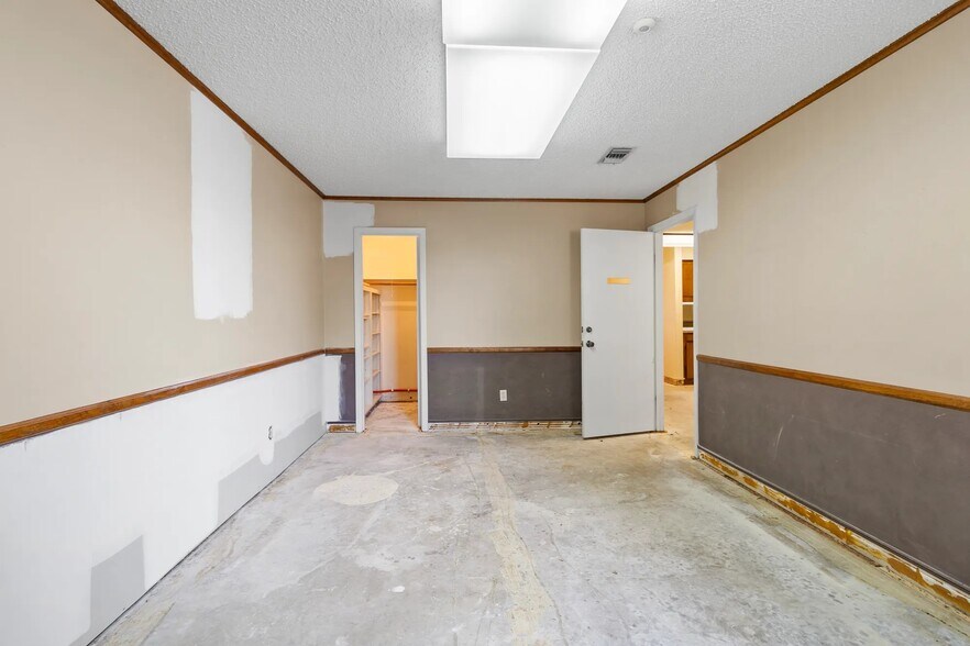 More Photos Of 260 Interstate 45 S, Huntsville Office For Lease