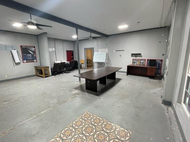 More Photos Of 2616 SW Loop 410, San Antonio Flex For Sale