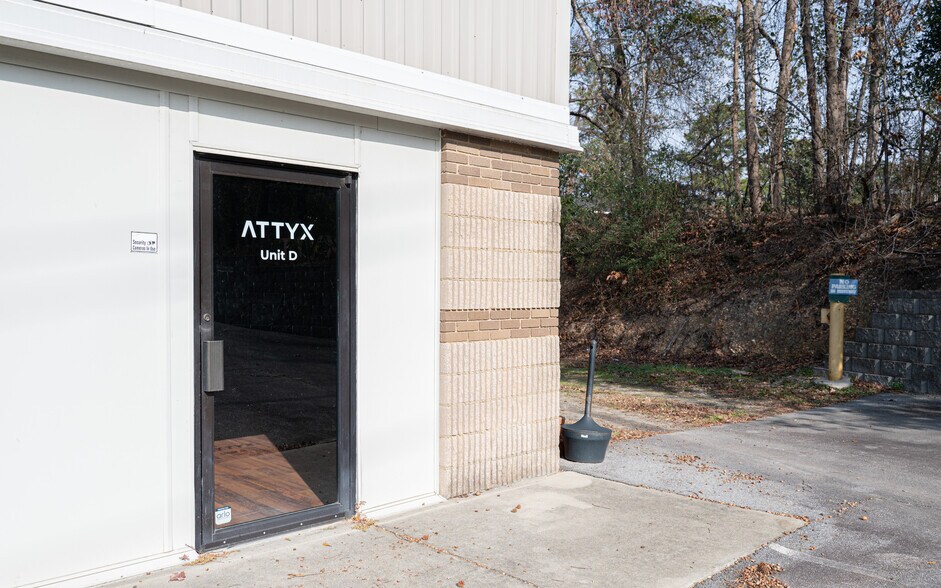 More Photos Of 151 Riverchase Way, Lexington Light Distribution For Lease