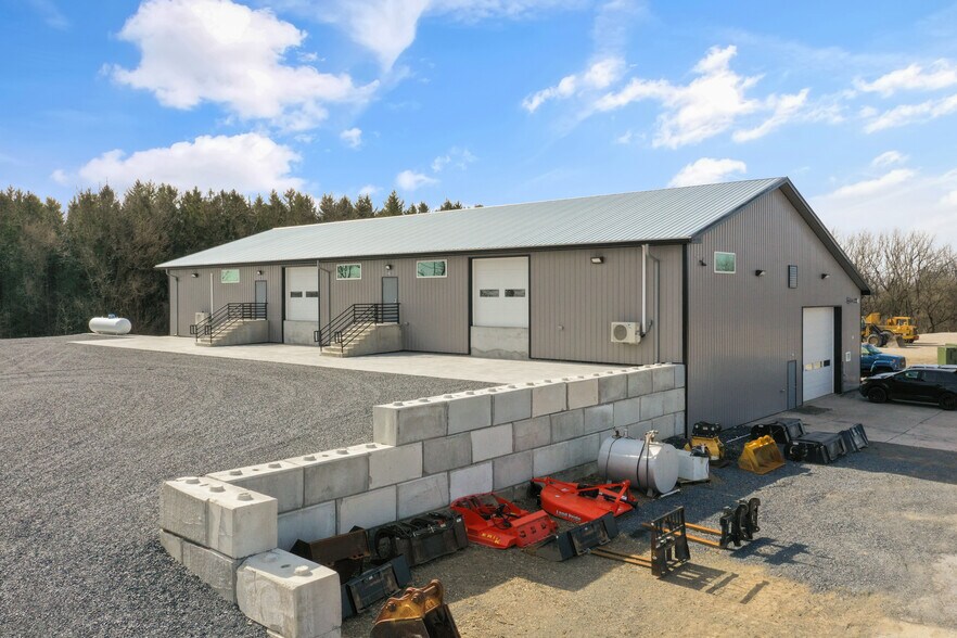More Photos Of 1230 Maidencreek rd, Fleetwood Warehouse For Lease