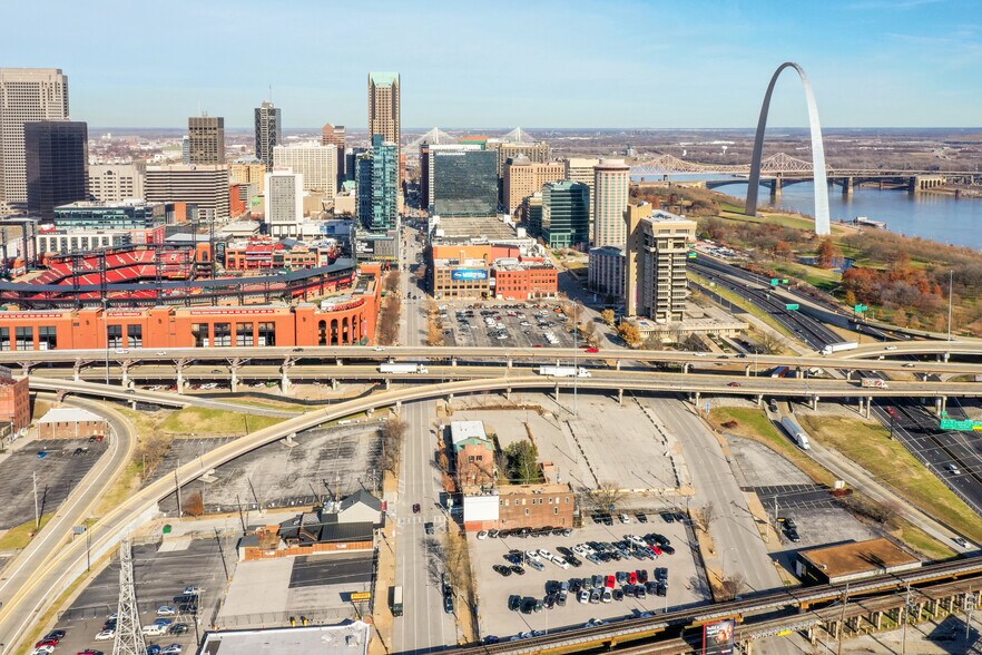 More Photos Of 700 S Broadway, Saint Louis General Retail For Sale