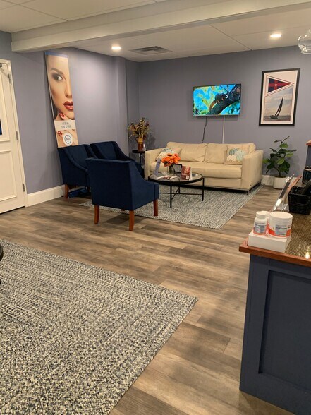 More Photos Of 300 Toll Gate Rd, Warwick Medical For Lease