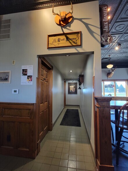 More Photos Of 5555 N Clark St, Monroe Center Restaurant For Sale