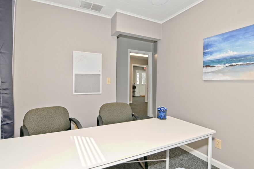 More Photos Of 1030 E Morgan St, Martinsville Office For Sale