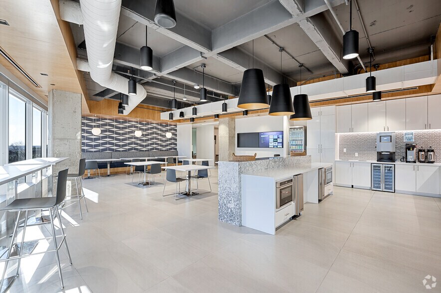 More Photos Of 3102 Maple Ave, Dallas Office For Lease