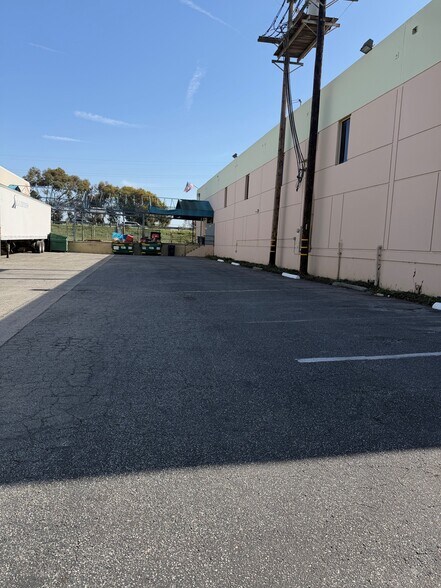 More Photos Of 20218-20220 S Hamilton Ave, Torrance Showroom For Lease