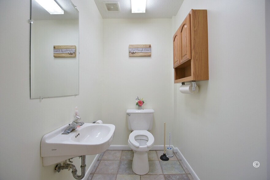 More Photos Of 300 Delano Dr, Manchester Warehouse For Sale