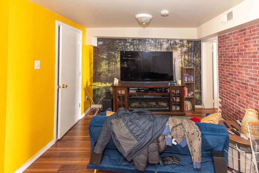 More Photos Of 401-405 S High St, Baltimore Storefront Retail Residential For Sale