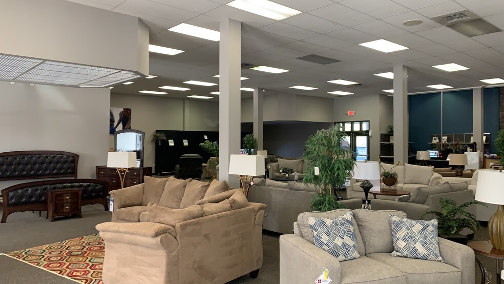 More Photos Of 701 Cumberland St, Lebanon Storefront For Lease