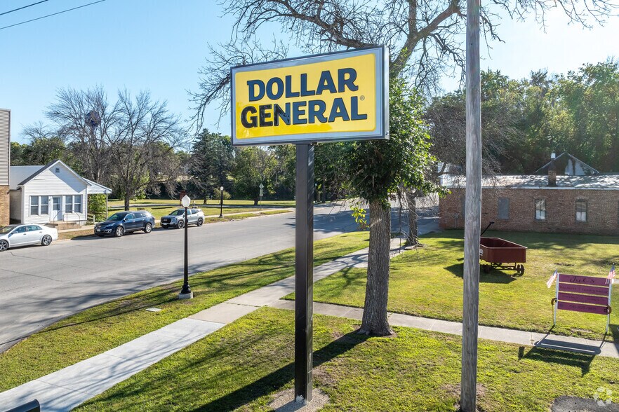 More Photos Of 113 E Main Ave, Rockford Convenience Store For Sale