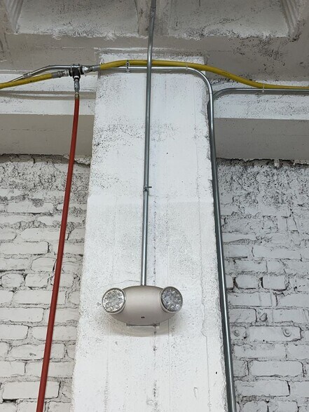 More Photos Of 415 S 7th St, Lincoln Warehouse For Lease