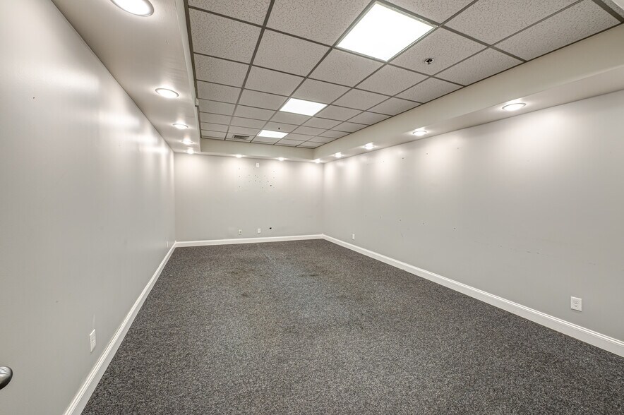 More Photos Of 1800 Ocean Ave, Ronkonkoma Light Distribution For Lease