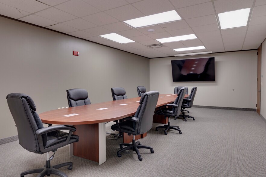 More Photos Of 555 N Carancahua St, Corpus Christi Office For Lease