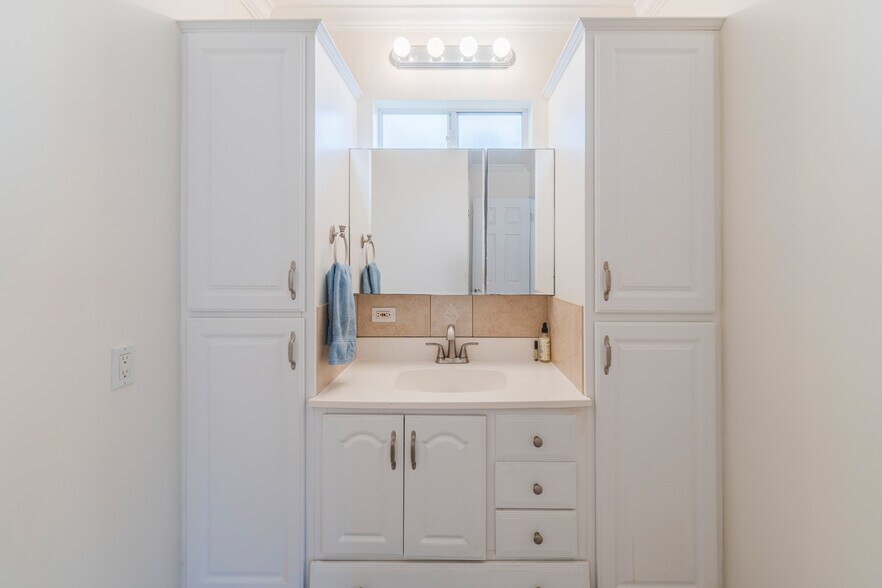 More Photos Of 71 19th St, Hermosa Beach Apartments For Sale