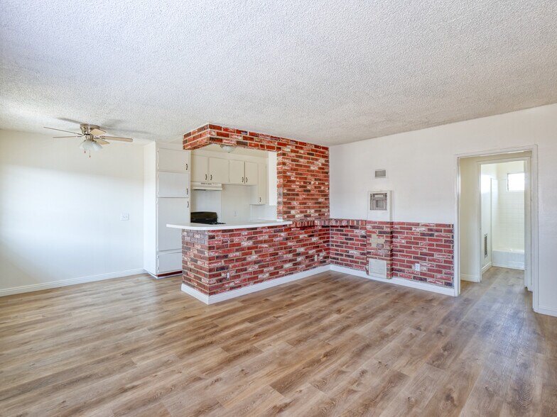 More Photos Of 8530 Sunland Blvd, Sun Valley Apartments For Sale