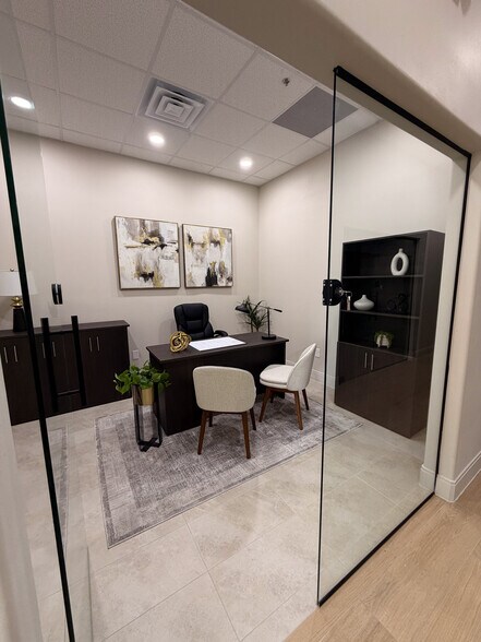 More Photos Of 2006 N 10th St, McAllen Storefront Retail Office For Lease