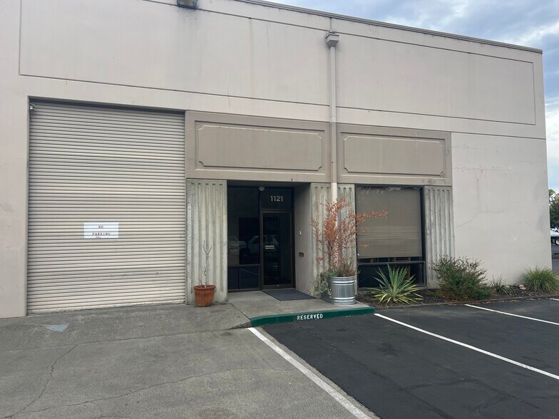 Primary Photo Of 1115-1121 Jordan Ln, Napa Showroom For Lease