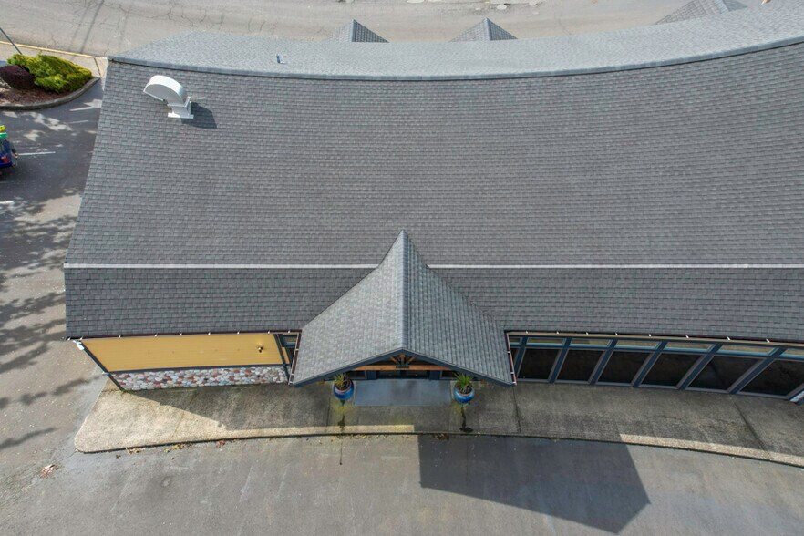 More Photos Of 915 Main Ave, Tillamook Veterinarian Kennel For Lease