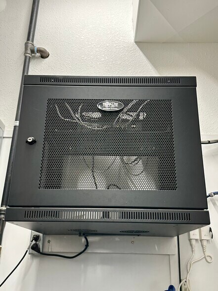 More Photos Of 277 Luther Seiber Blvd, Pioneer Restaurant For Sale