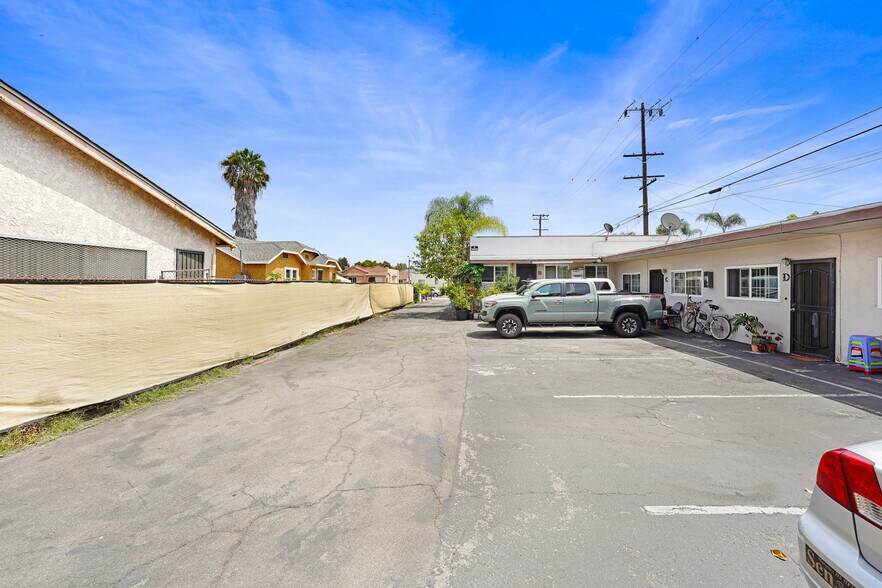 More Photos Of 8181-8183 Commercial Pl, South Gate Apartments For Sale