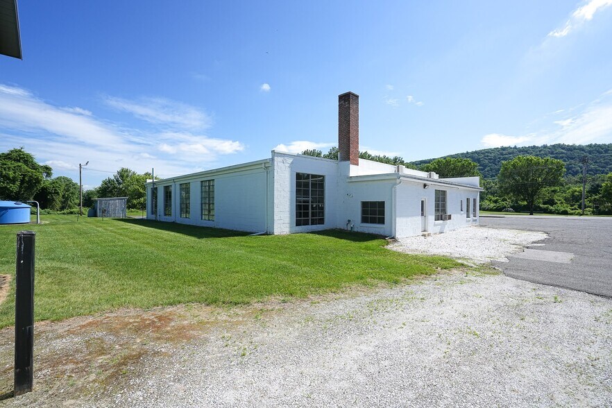 More Photos Of 1955 N Main St, Sheffield Auto Repair For Sale