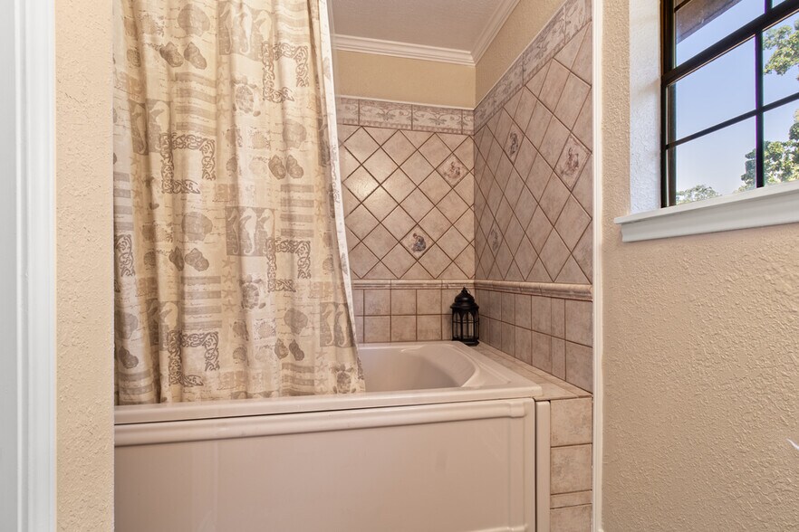 More Photos Of 750 N US Highway 287, Palestine Multifamily For Sale