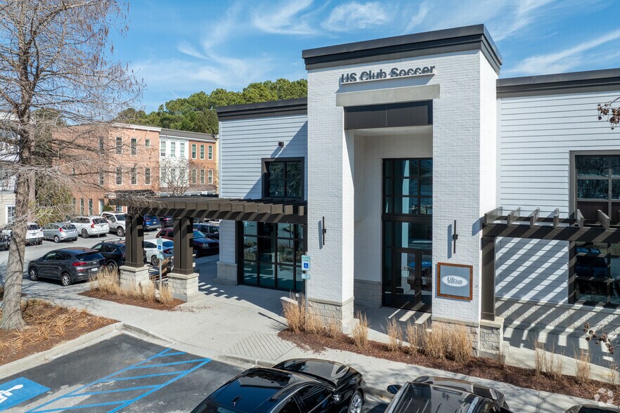 More Photos Of 774 S Shelmore Blvd, Mount Pleasant Unknown For Lease