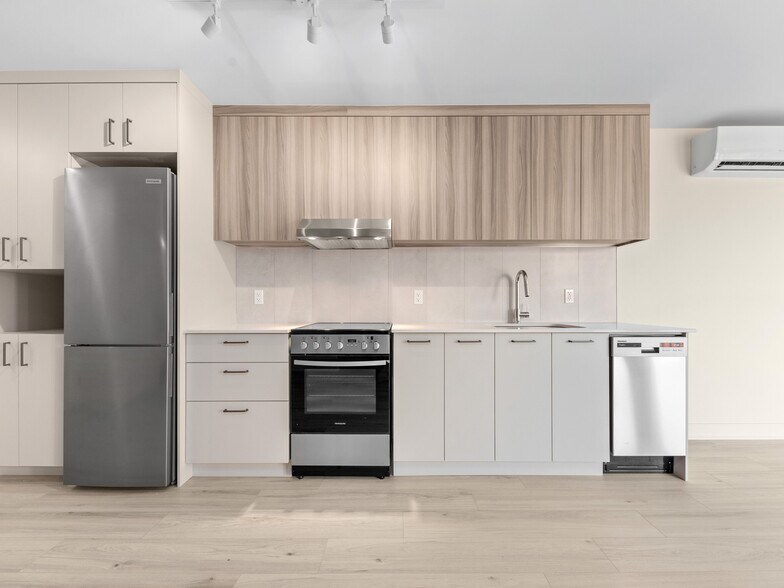 More Photos Of 2525 St Rachel E, Montréal Apartments For Sale