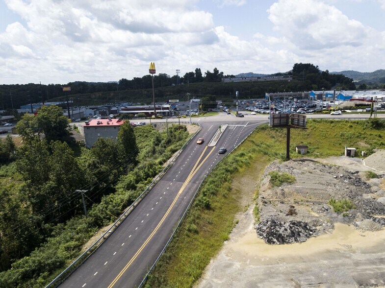 More Photos Of 2600 Middletown Commons, White Hall Coworking Space