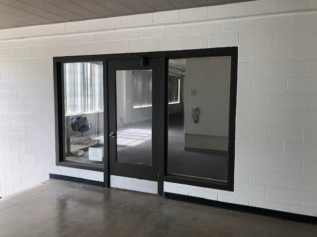 More Photos Of 1245-1405 Thomas Beck Rd, Des Moines Manufacturing For Lease