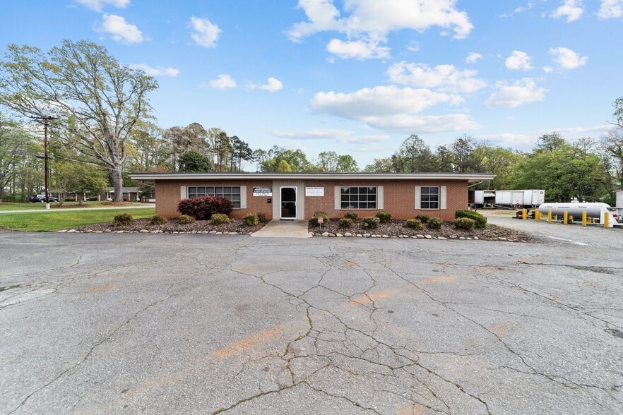 More Photos Of 110 E Wall St, Rural Hall Garden Center For Sale