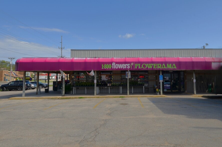 Primary Photo Of 3326 Johnson Ave NW, Cedar Rapids Freestanding For Sale