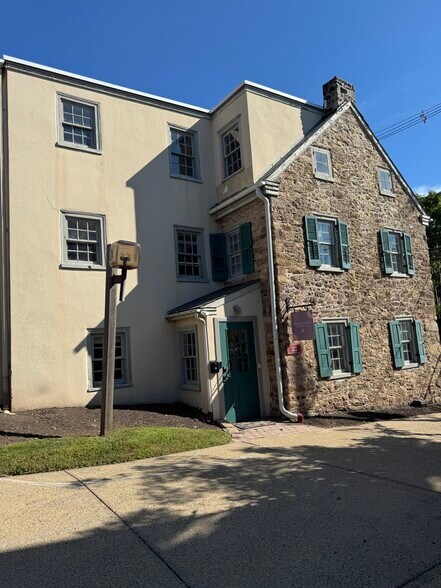More Photos Of 100 S Main St, Doylestown Freestanding For Lease