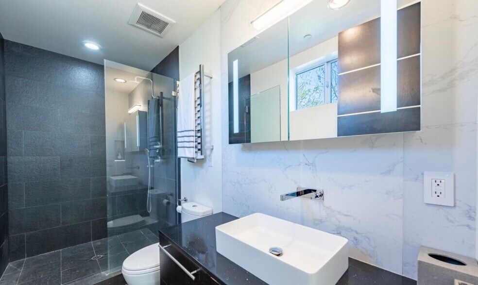 More Photos Of 12148 Travis St, Los Angeles Healthcare For Lease