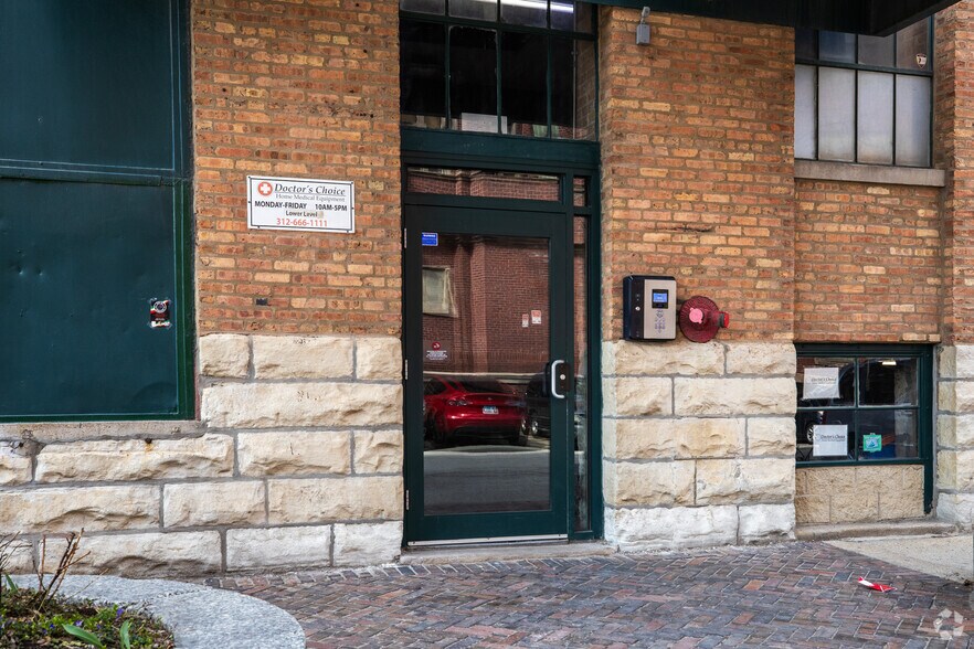 More Photos Of 600 W Cermak Rd, Chicago Loft Creative Space For Lease