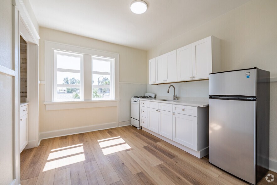 More Photos Of 218 N Pinellas Ave, Tarpon Springs Apartments For Sale