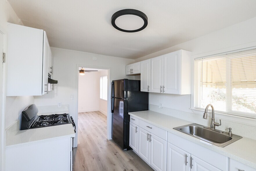 More Photos Of 2652 21st Ave, Sacramento Apartments For Sale