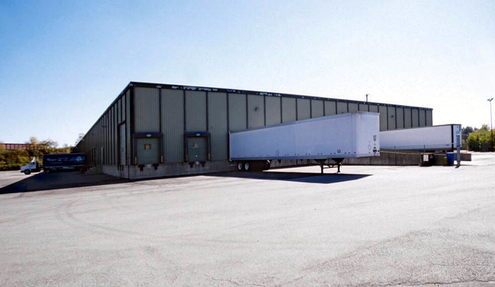 More Photos Of 800-825 Vista Park Dr, Pittsburgh Warehouse For Lease