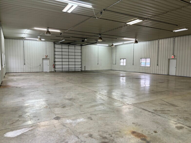 More Photos Of 4979 Massachusetts Ave, Indianapolis Warehouse For Lease