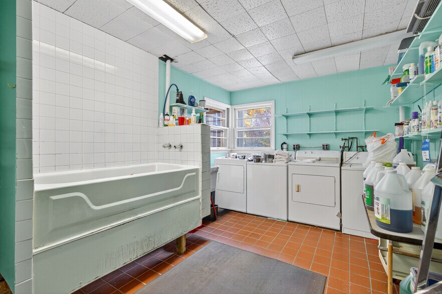 More Photos Of 202 Woodland Dr, Lincroft Veterinarian Kennel For Sale