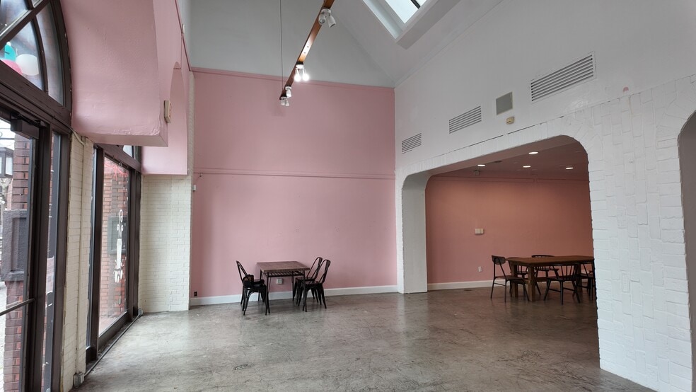 More Photos Of 529-531 4th St, Santa Rosa Storefront For Lease