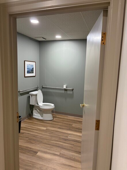 More Photos Of 823 Chickamauga Ave, Rossville Office For Lease