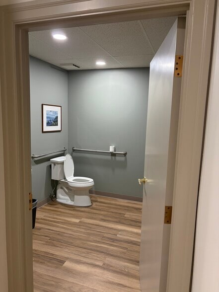 More Photos Of 823 Chickamauga Ave, Rossville Office For Lease