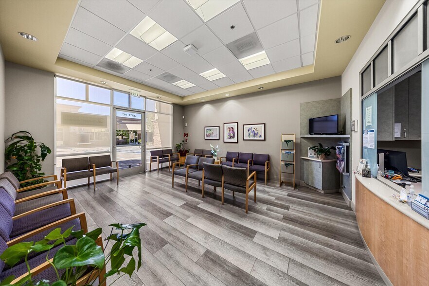 More Photos Of 27871 Smyth Dr, Santa Clarita Medical For Sale