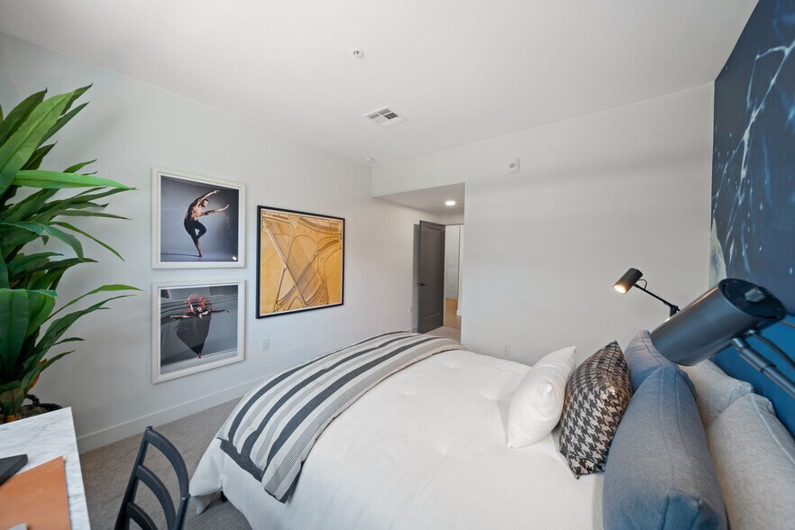 More Photos Of 585 Anton Blvd, Costa Mesa Apartments For Lease